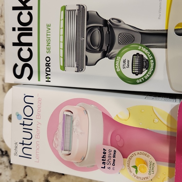 Razors girl/guy  duo - Picture 2 of 3